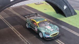 ASTON MARTIN DBR 9