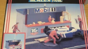 SCALEXTRIC PITSTOP BUILDING