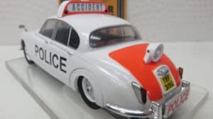 SCALEXTRIC JAGUAR MK II