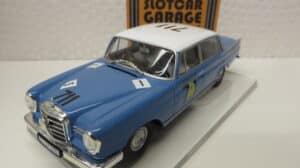 REVELL MERCEDES 300 SE