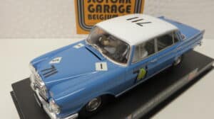 REVELL MERCEDES BENZ 220 SE