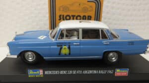 REVELL MERCEDES BENZ 220 SE