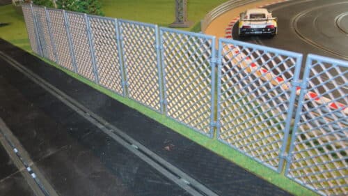 FENCE TO DECORATE YOUR RACETRACK